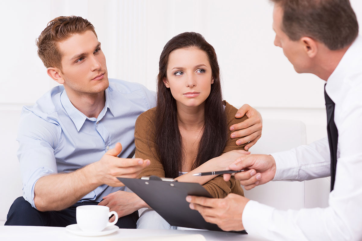 Technician-talking-to-customers-in-home