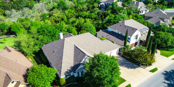 Neighborhood oh homes in Austin working on preventing water damage